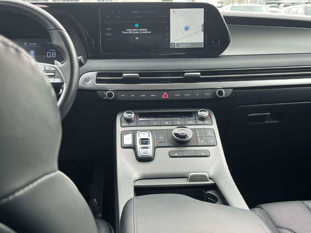 Used 2025 Hyundai Palisade SEL FWD image 3