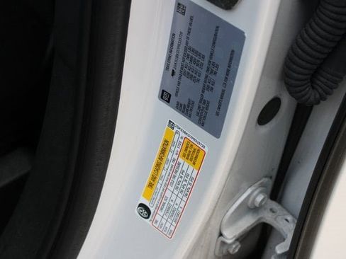 Used 2023 GMC Yukon SLT w/ SLT Premium Package image 32