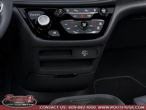 New 2026 Chrysler Pacifica Select FWD image 25