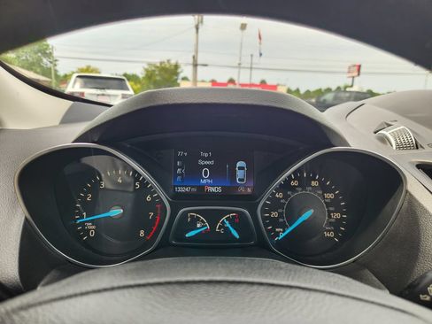Used 2018 Ford Escape SE w/ SE Sync 3 Package AWD/4WD image 24