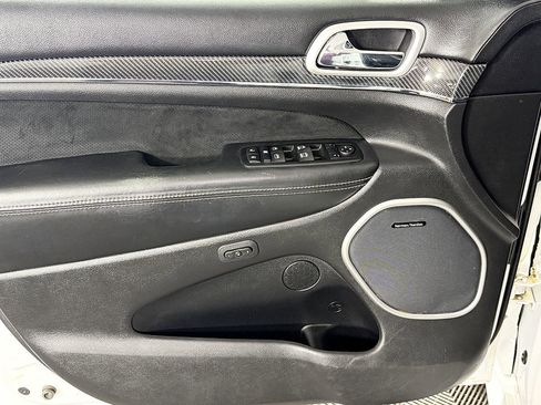 Used 2016 Jeep Grand Cherokee SRT image 15