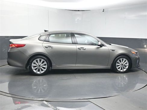 Used 2018 Kia Optima EX w/ Technology Package image 8
