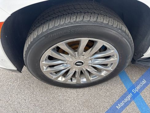 Used 2021 Cadillac Escalade ESV Premium Luxury image 12