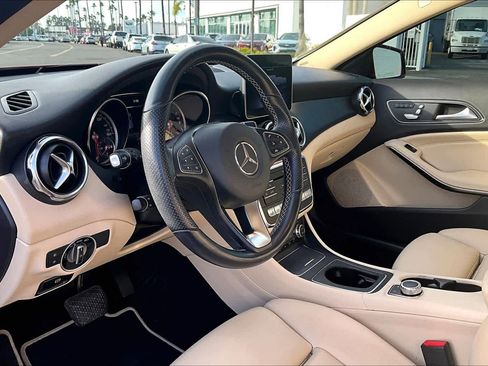 Used 2019 Mercedes-Benz GLA 250 4MATIC image 17