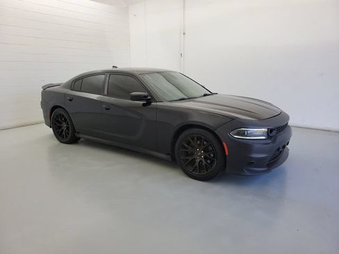 Used 2018 Dodge Charger R/T RWD image 4
