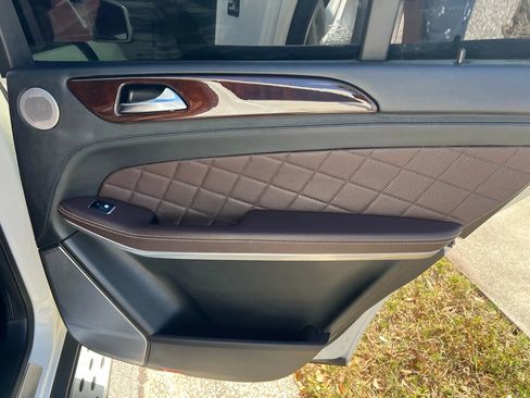 Used 2016 Mercedes-Benz GL 550 4MATIC image 30