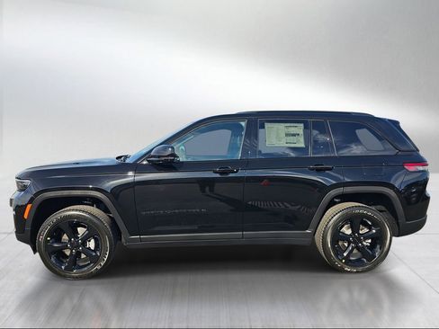 New 2025 Jeep Grand Cherokee Altitude image 3