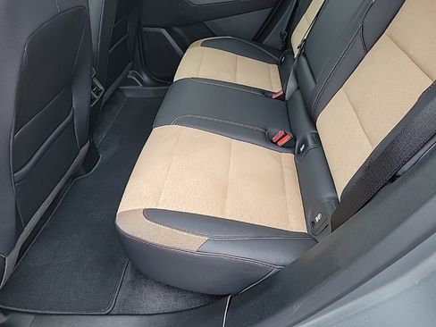 Used 2025 Chevrolet Equinox ACTIV w/ Convenience Package III image 6