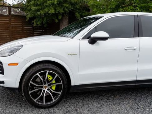Used 2021 Porsche Cayenne E-Hybrid image 2