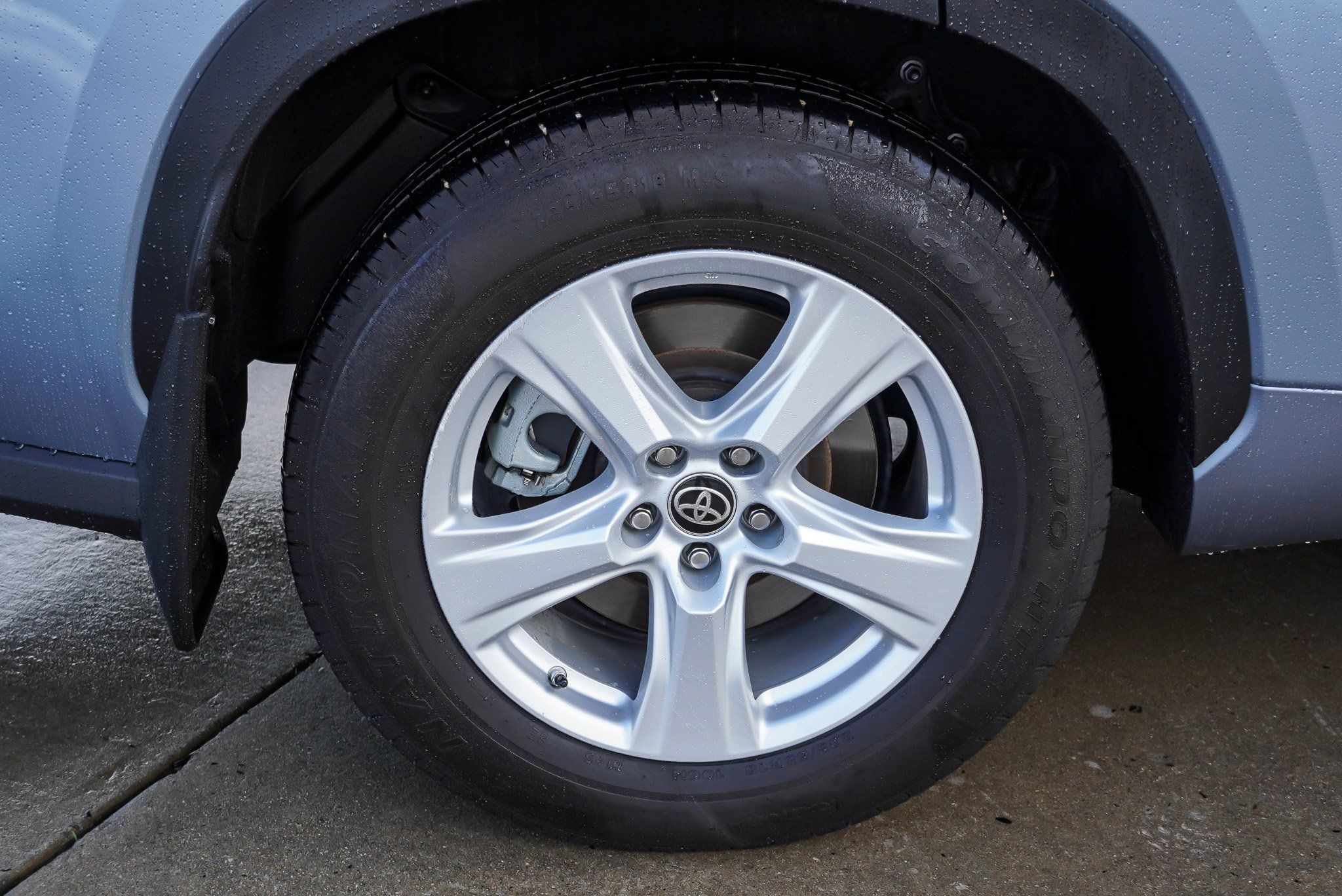 Used 2023 Toyota Highlander LE AWD/4WD image 11