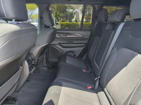 Used 2025 Jeep Grand Cherokee Laredo w/ Luxury Tech Group I RWD image 18