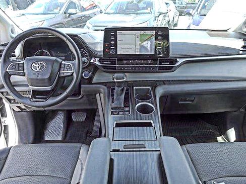 Used 2023 Toyota Sienna Limited AWD/4WD image 26