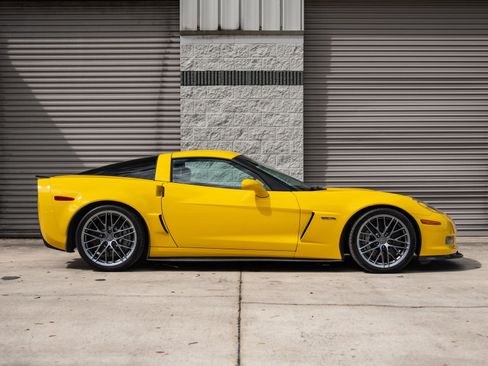Used 2011 Chevrolet Corvette Z06 w/ Z07 Performance Package RWD image 9