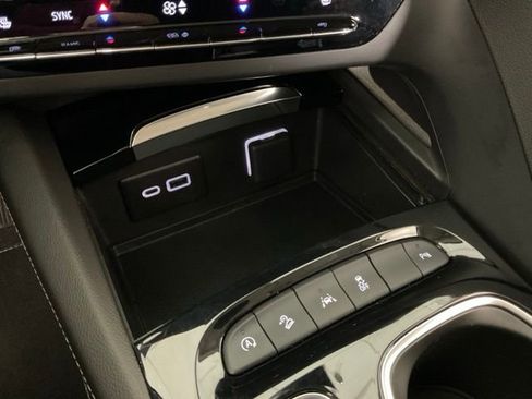 Used 2023 Buick Envision Essence image 24