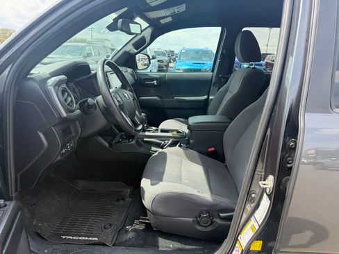 Used 2019 Toyota Tacoma TRD Sport image 10