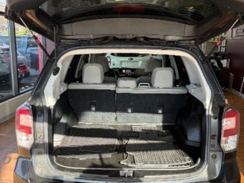 Used 2017 Subaru Forester 2.5i Limited image 12