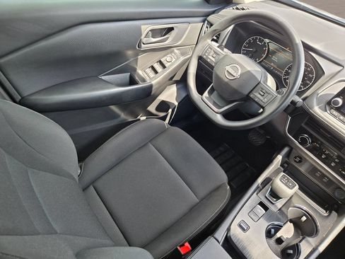 Used 2025 Nissan Rogue S FWD image 17
