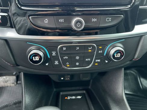Used 2023 Chevrolet Traverse RS image 19