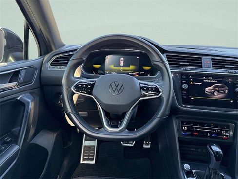 Used 2023 Volkswagen Tiguan SE R-Line image 8