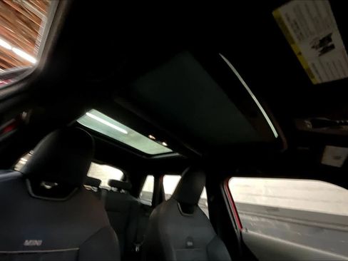 Certified 2025 MINI Cooper 4-Door Hardtop image 25