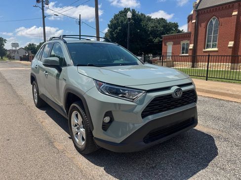 Used 2020 Toyota RAV4 XLE w/ Convenience Package AWD/4WD image 2