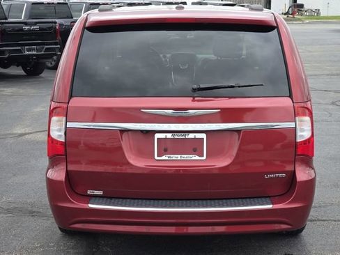 Used 2014 Chrysler Town & Country Limited w/ Luxury Group FWD image 23