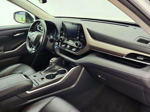 Used 2021 Toyota Highlander XLE image 26