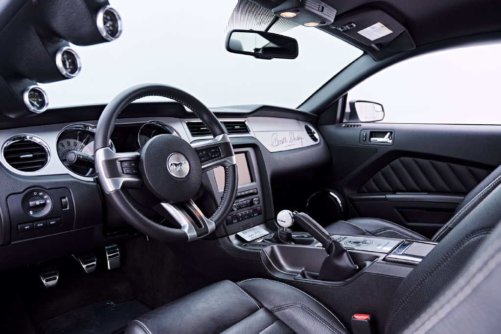 Used 2011 Ford Mustang GT Premium w/ Electronics Pkg RWD image 2