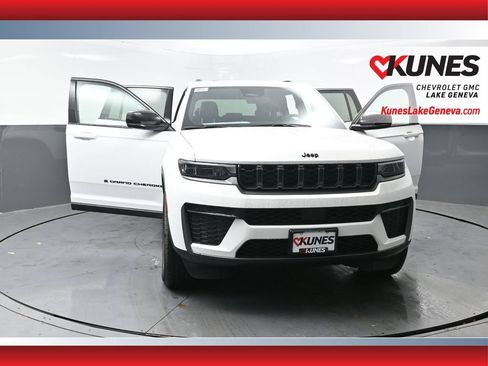 Used 2026 Jeep Grand Cherokee Altitude AWD/4WD image 51