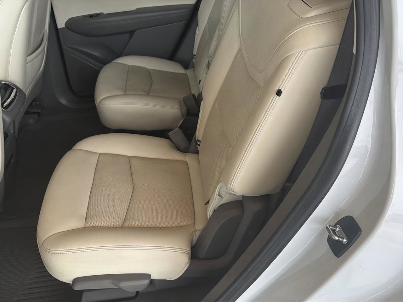 Used 2021 Cadillac XT6 Premium Luxury FWD image 17