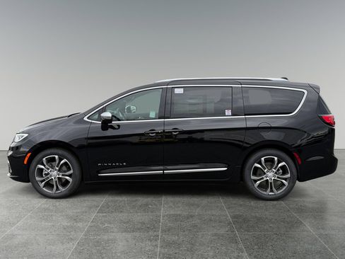 New 2026 Chrysler Pacifica Pinnacle image 2
