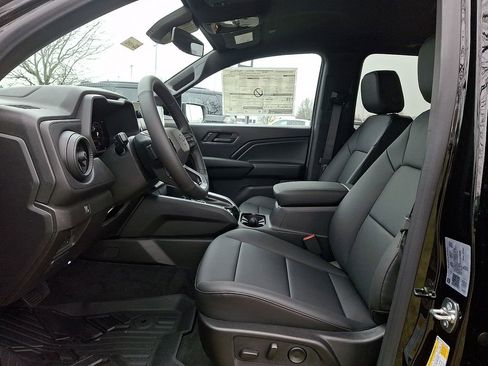 New 2026 Chevrolet Colorado Trail Boss w/ Midnight Edition AWD/4WD image 9
