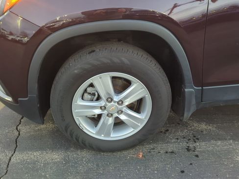 Certified 2022 Chevrolet Trax LT w/ LT Convenience Package image 13