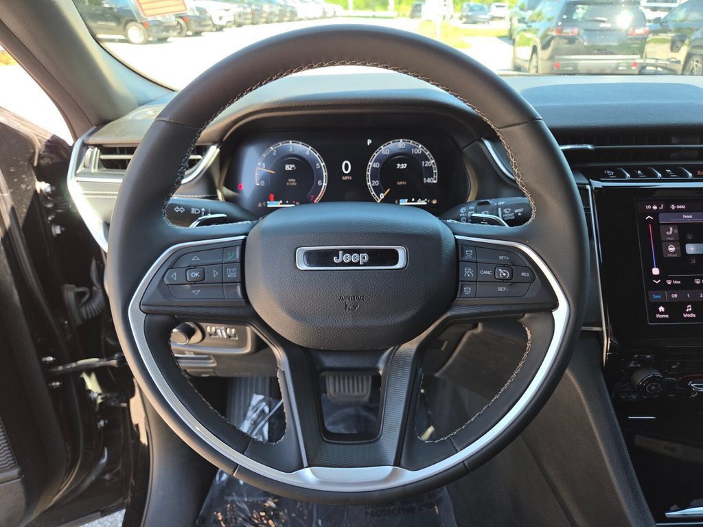 Used 2024 Jeep Grand Cherokee L Altitude AWD/4WD image 34