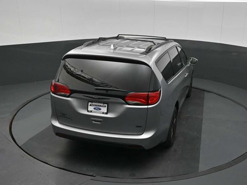 Used 2020 Chrysler Pacifica Touring-L w/ Advanced Safetytec Group AWD/4WD image 27