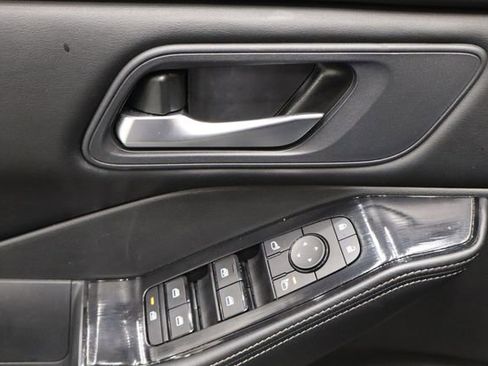 Used 2024 Nissan Rogue SV image 17