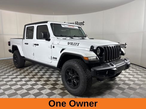 Used 2022 Jeep Gladiator Sport image 4