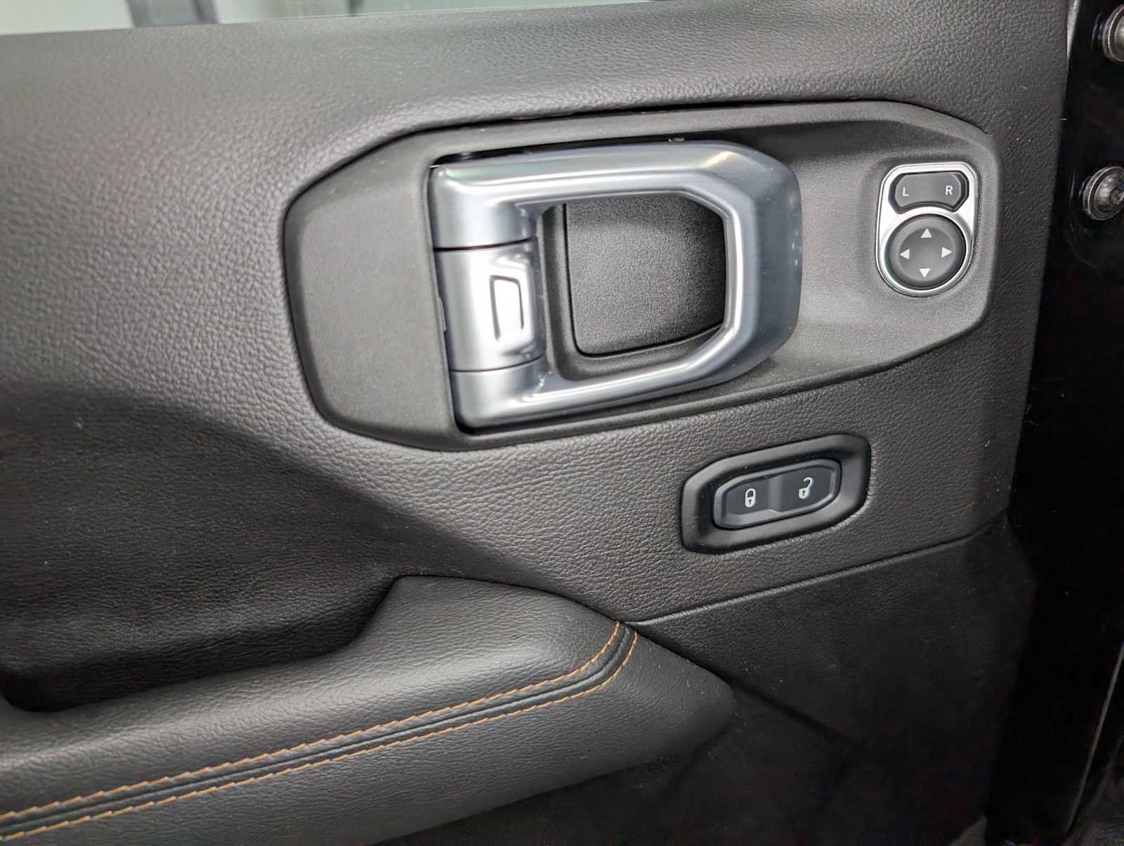 Used 2023 Jeep Gladiator Overland AWD/4WD image 38