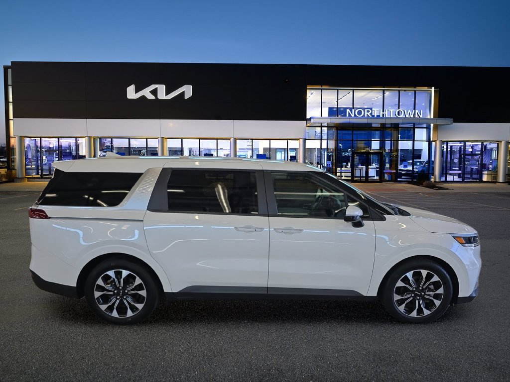 Certified 2023 Kia Carnival EX FWD image 8