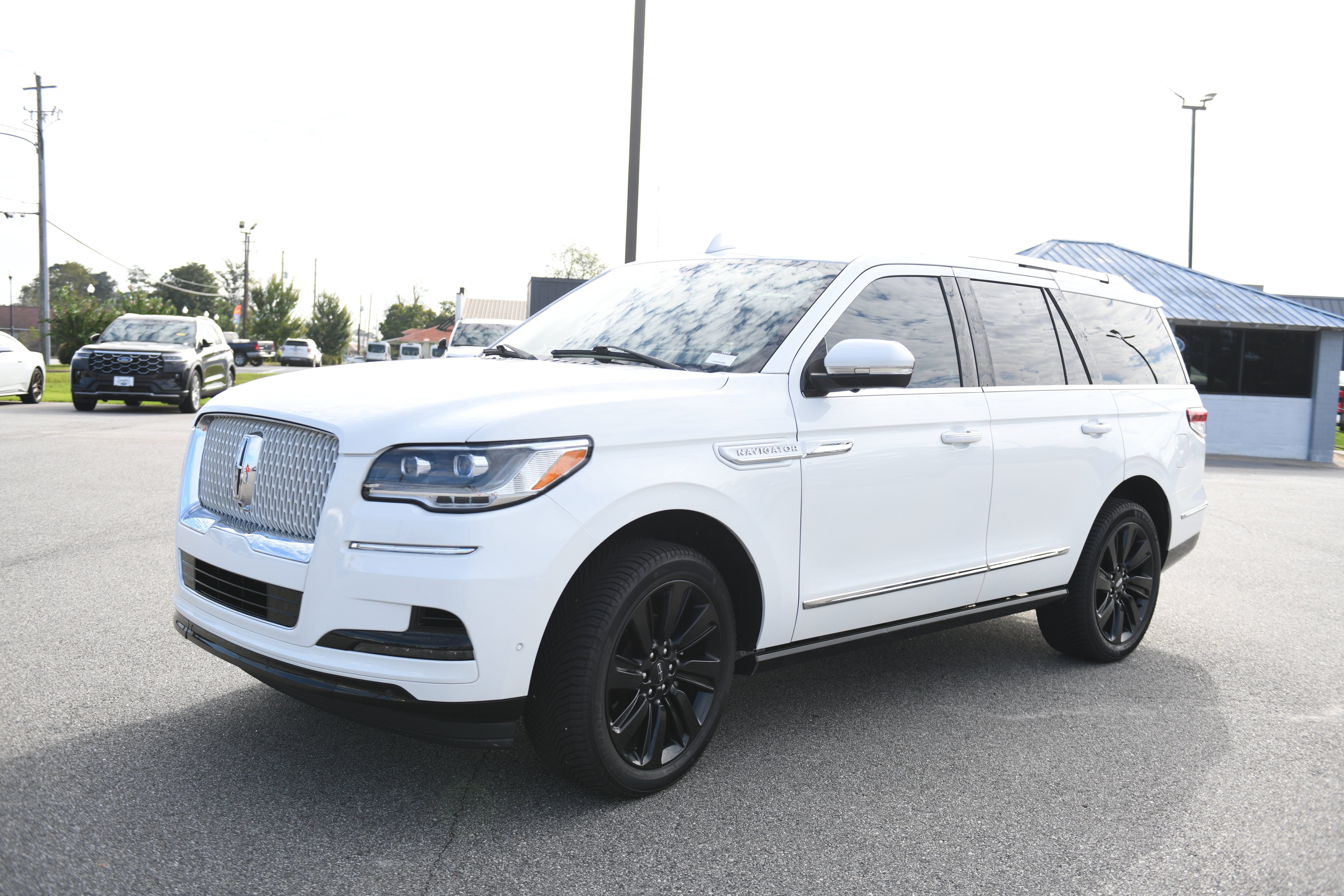 Used 2023 Lincoln Navigator Reserve w/ Monochromatic Package RWD image 7