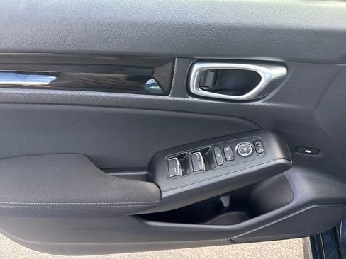 Certified 2025 Honda Civic Sport image 9