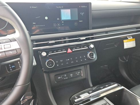 Certified 2025 Hyundai Tucson Limited image 12