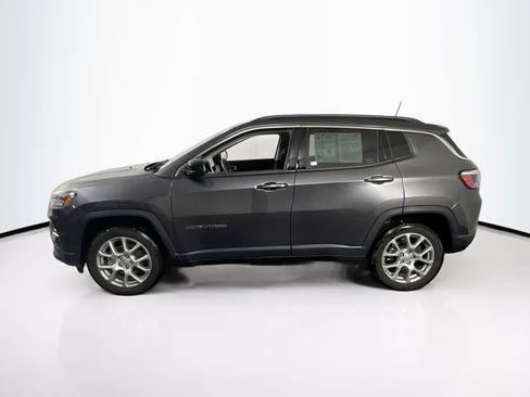 Used 2022 Jeep Compass Latitude w/ Sun and Sound Group AWD/4WD image 8