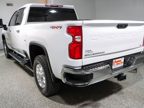 Used 2024 Chevrolet Silverado 2500 LTZ AWD/4WD image 9