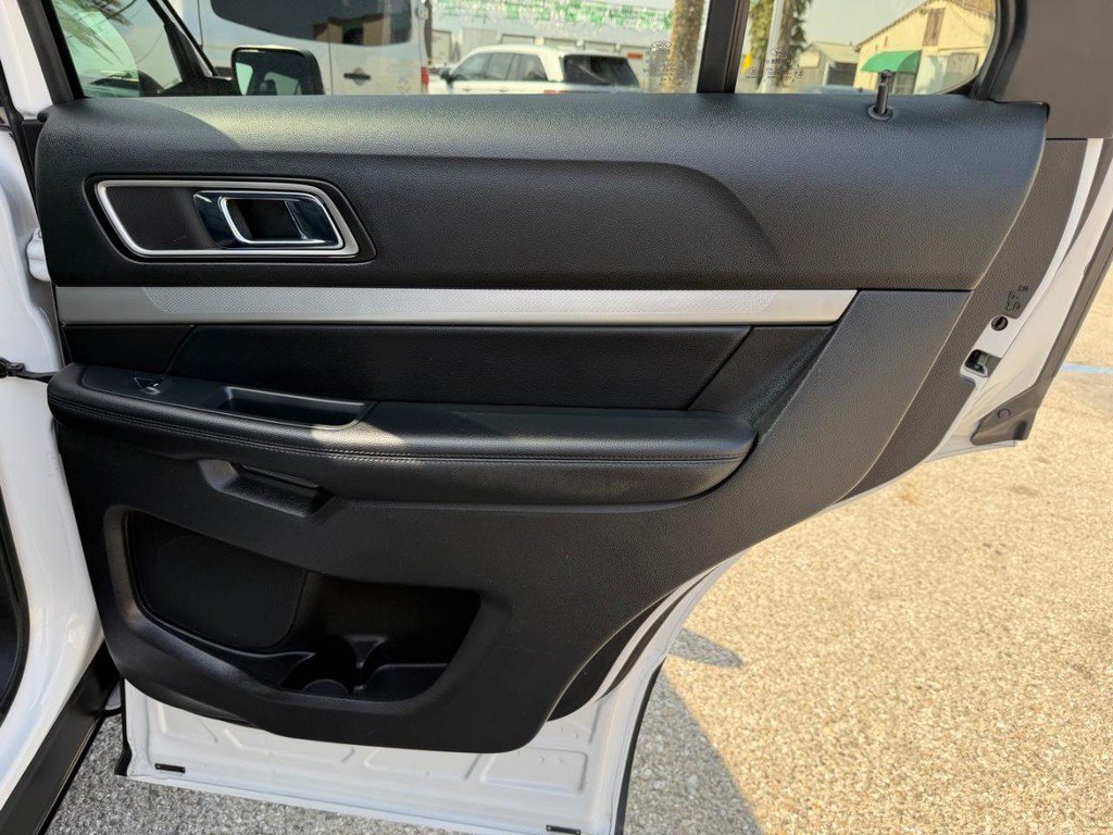 Used 2017 Ford Explorer XLT w/ Equipment Group 202A FWD image 36