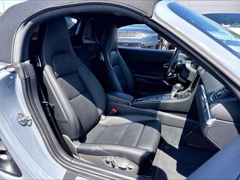 Used 2024 Porsche 718 Boxster RWD image 10