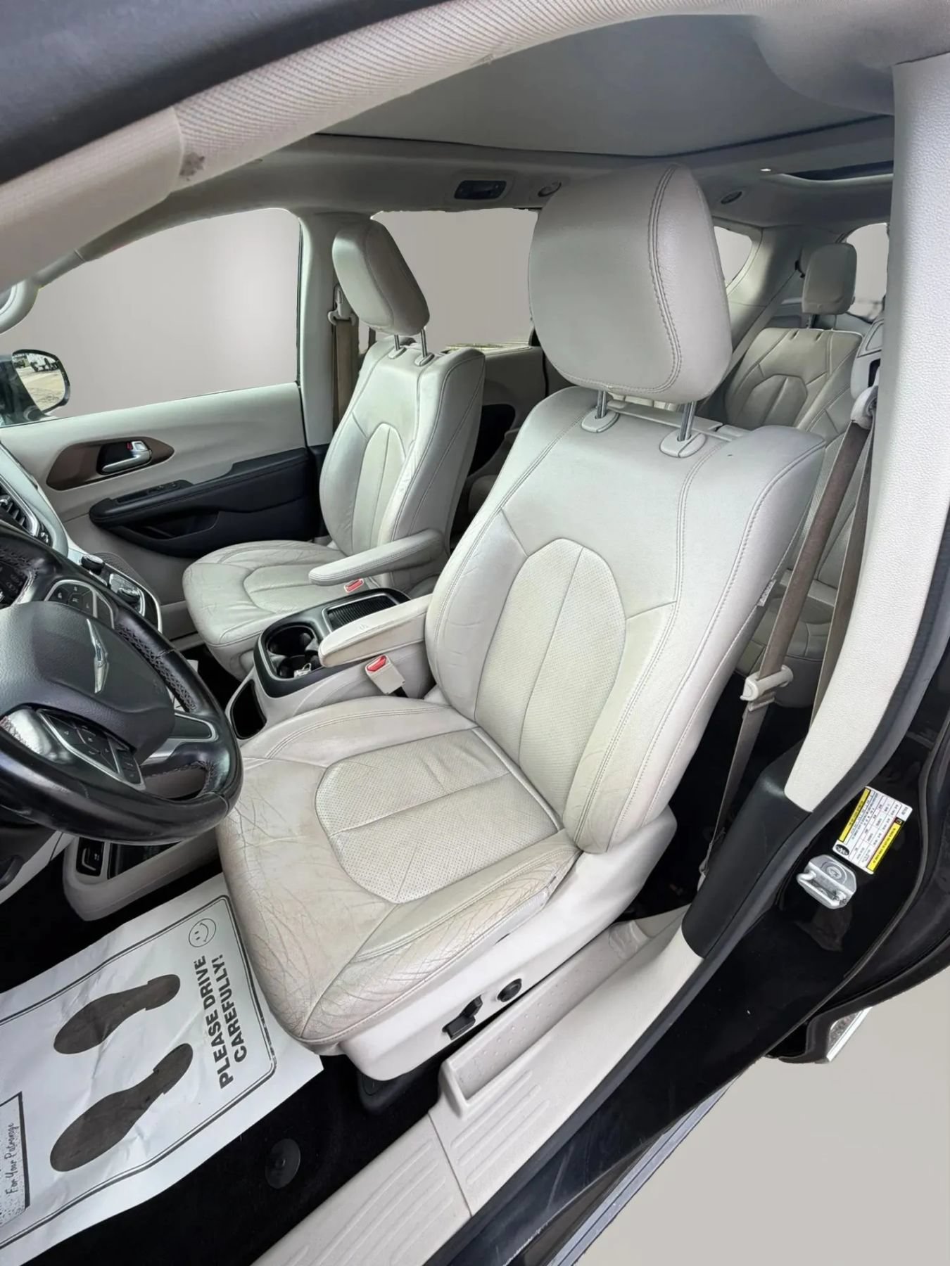 Used 2018 Chrysler Pacifica Touring-L Plus w/ Tire & Wheel Group FWD image 18