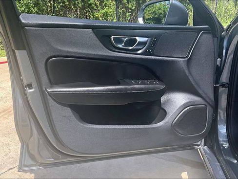 Used 2020 Volvo S60 T5 Momentum FWD image 24