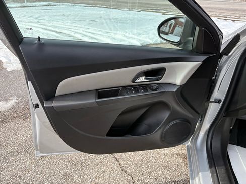 Used 2014 Chevrolet Cruze LS image 11