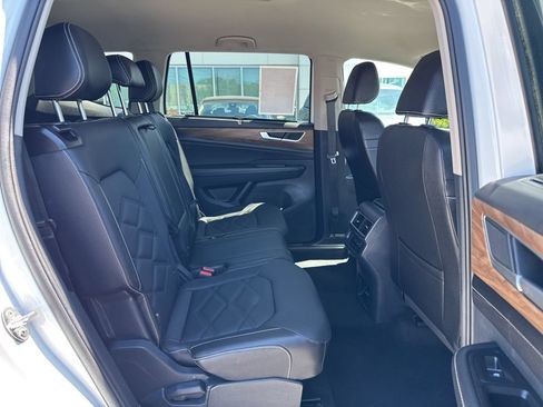 Used 2025 Volkswagen Atlas SE AWD/4WD image 18